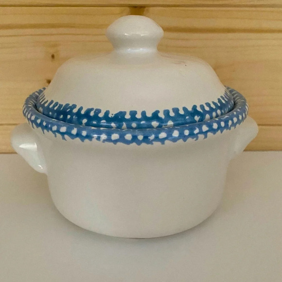 Vintage Stoneware Blue Heart Covered Soup Crock with Handles Set of 2 Farmhouse - Picture 4 of 10